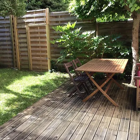 公寓 Avec Jardin En Bord De *